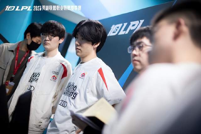 赛中保持巅 赛中保持巅